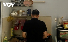 Người thuê trọ ở TPHCM áp lực vì lương không theo kịp giá nhà tăng