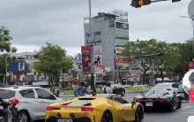 CLIP: Dàn siêu xe của đại gia ngành thẩm mỹ ngang nhiên vượt đèn đỏ tại Đà Nẵng