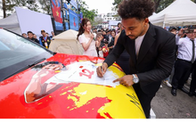 Chưa bán mẫu xe thuần điện nào, hãng vừa tặng xe cho Nguyễn Xuân Son đã chơi lớn tính chuyện phát triển trạm sạc toàn quốc - bước đi chưa từng có trong tiền lệ