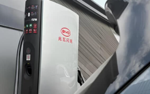 Sạc xe điện nhanh nhất thế giới chính thức trình làng: Mỗi giây sạc 2km, ông trùm sở hữu là cái tên không xa lạ