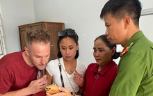 Cặp chị em song sinh người Pháp gốc Việt tìm thấy mẹ đẻ ở Vũng Tàu sau 27 năm lưu lạc: Tiết lộ lý do từ 1 tháng tuổi đã phải ‘xa nhà’