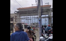 Sập giàn giáo, 5 người bị thương