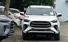Lô Isuzu mu-X 2025 đầu tiên lộ diện tại Việt Nam: Thiết kế mới, mâm 20 inch ngang Everest, dễ ra mắt trong thời gian gần