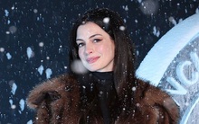 Cam thường vén màn nhan sắc "bà cố nội visual" cấp quốc tế