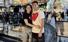 Bắt gặp MC Huyền Trang Mù Tạt và cầu thủ nổi tiếng ĐT Việt Nam mặc áo đôi, tay trong tay ở Thái Lan