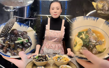 Ở biệt thự triệu đô nhưng Phương Oanh vẫn sử dụng bộ bát đĩa cũ vài trăm nghìn đồng, ấy thế mà dọn mâm lại trông ngon mắt như ngoài hàng