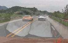 VIDEO: Đoàn xe sang Porsche lấn làn, vượt ẩu trên cao tốc