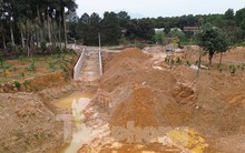 Hà Nội: Cận cảnh công trường khai thác đất trái phép của đối tượng dọa 'xử' người nhà cán bộ