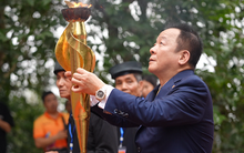 Cổ phiếu SHB tăng 24% kể từ khi Chủ tịch Đỗ Quang Hiển xin lửa tại Đền Hùng, Phú Thọ