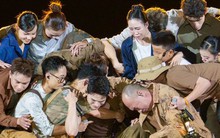 Tiến Đạt, Quốc Thiên, Tiến Luật ôm nhau khóc nức nở