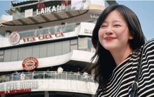 Cô gái Hà Nội gây sốt với mẹo chụp ảnh Hàm Cá Mập khi đông người