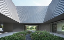 3 anh em ruột cùng về quê xây căn nhà “tứ hợp viện” rộng 1.200m2 sống cùng nhau: Vừa lưu giữ tuổi thơ, vừa để chữa lành