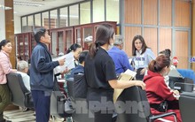 Lo điều chỉnh giá đất, người dân xếp hàng từ sáng sớm làm thủ tục đất đai