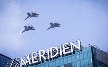 Hàng loạt trực thăng, tiêm kích tập dượt trên bầu trời Dinh Độc Lập, người dân ngắm nhìn đầy háo hức