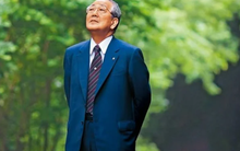 “Thần kinh doanh 90 tuổi” dùng 1 thứ vực dậy cả đế chế gần phá sản: Không hề cao siêu, người biết sớm càng có lợi