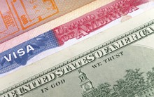 Bán 'thẻ vàng' giá 5 triệu USD để thúc đẩy BĐS: Kế hoạch 1 hòn đá ném 2 chim của Tổng thống Donald Trump