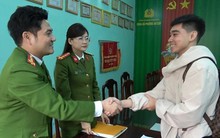 Nhận 219 triệu chuyển khoản nhầm, nam sinh viên nhờ công an tìm người trả lại