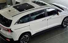 Ở Việt Nam có xe 7 chỗ giá thấp hơn Innova Cross nhưng to rộng hơn, màn hình lớn, ăn xăng 6,9L/100km