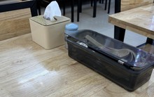 Bức ảnh vô tình chụp trong quán phở khiến hàng ngàn người rơi nước mắt