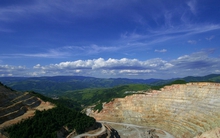 Khoan sâu vào lòng núi, quốc gia láng giềng Việt Nam phát hiện 'kho báu' quý như vàng, ngành hàng không vũ trụ và năng lượng hạt nhân đều cần