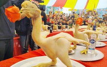 Độc lạ lễ hội thi xôi gà