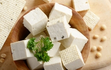 Đậu phụ "ngon, bổ, rẻ" nhưng chớ ăn cùng những món này kẻo mang bệnh vào thân