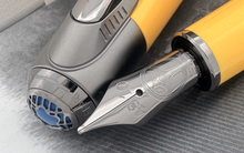 1 vật nhỏ nằm trong lòng bàn tay nhưng mang đậm dấu ấn của thương hiệu siêu xe đình đám: Làm nên phong cách thượng lưu đầy quyến rũ