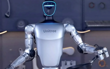 Thời của robot hình người: Dân cho thuê thu hồi vốn sau 10 ngày, khách mua phải xếp hàng tới 2 tháng