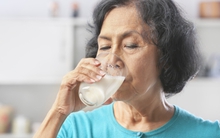 Chuyên gia nói gì về thông tin "uống giấm có thể loại bỏ cục máu đông trong 75 giờ": Sau 45 tuổi, đây mới là 3 điều người trung niên nên làm