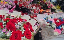 TP HCM: Giá hoa tăng chóng mặt dịp lễ 8-3