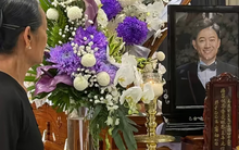 Lễ viếng cố nghệ sĩ Quý Bình: Nụ cười di ảnh gây xót xa, mẹ lặng người nhìn con trai lần cuối