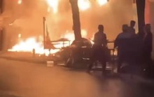 Hà Nội: Cháy lớn trong đêm 8/3 thiêu rụi nhiều cửa hàng liền kề