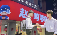 Từ tiệm ăn vặt nhỏ đến đế chế 15.000 cửa hàng: Cặp bạn thân tạo kỳ tích chỉ trong 7 năm nhờ 3 bí quyết "vàng"