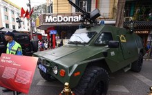 Ngắm dàn khí tài tối tân, xe bọc thép được Bộ Công an trưng bày trên phố Hà Nội