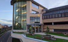 DN dược phẩm Top 10 thế giới xem Việt Nam là “quê hương thứ 2”: Tuyên bố đầu tư hơn 9.000 tỷ cho y tế Việt, vừa công bố giải pháp đột phá điều trị ung thư