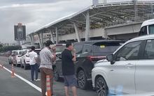 Tai nạn liên hoàn 6 ô tô trên cầu Sài Gòn sau cơn mưa