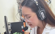 Đang làm diễn giả ở sự kiện quốc tế, nàng Hậu này bất ngờ đổi vai giữa chừng khiến netizen phục sát đất