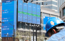 'Đội tuyển quốc gia' đổ hàng chục tỷ USD giải cứu, thị trường chứng khoán lớn thứ 3 thế giới đang chao đảo lập tức 'chuyển xanh'