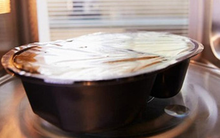 Dùng màng bọc thực phẩm kiểu này tưởng bảo vệ đồ ăn, hoá ra lại "tẩm độc" vào bữa cơm gia đình