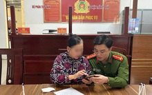 Tài khoản không có đủ 100 triệu, người phụ nữ vội mang thêm tiền đến ngân hàng để chuyển khoản cho công an giả: May mắn được công an thật ngăn lại