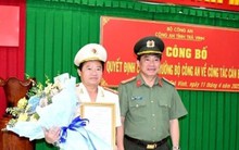 Trao quyết định của Bộ trưởng Bộ Công an về công tác cán bộ
