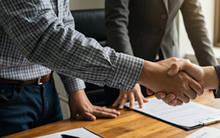 Thế chấp đất cho ngân hàng mà không thế chấp nhà, khi tranh chấp giải quyết sao?