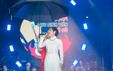 Bất ngờ với giọng hát của MC Thảo Vân và việc làm cảm động của cậu con trai dành cho mẹ tại sân khấu hàng nghìn khán giả