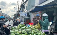 Ngỡ ngàng nhiều trái cây giải nhiệt mùa nóng có giá bằng ly trà đá