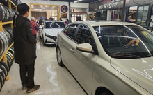 Mua xe cũ của lãnh đạo sắp nghỉ hưu với giá đắt hơn thị trường 70 triệu đồng, 1 tháng sau, tôi bất ngờ được sếp mời ăn tối mà ấm lòng