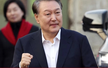 Cựu Tổng thống Yoon Suk-yeol hầu toà hình sự vào ngày 14/4