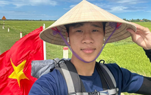 Chàng trai 24 tuổi đạp xe từ Hà Nội vào TP.HCM xem lễ diễu binh kỷ niệm 30/4