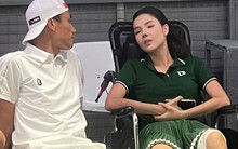 Lộ khoảnh khắc siêu mẫu Kỳ Hân phờ phạc ngồi xe lăn trên sân pickleball sau chấn thương gãy chân gây sốc