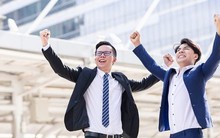 Lương thấp, gia cảnh nghèo, ế và tuyệt vọng, tôi hỏi Deepseek làm sao để thay đổi vận mệnh? Câu trả lời khiến tôi nín lặng: Giá mà biết điều này sớm hơn!