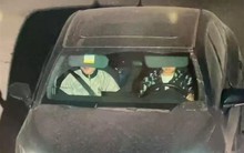 Nam thanh niên thuê Maybach 5 tỷ đồng rồi bị mất cắp, cảnh sát điều tra phát hiện hành vi phạm tội trong phòng kín, bắt giữ 5 đối tượng